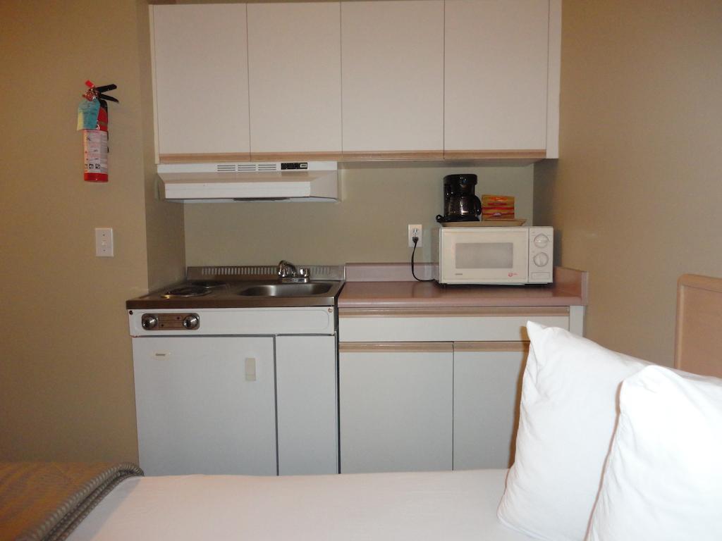 Super 8 By Wyndham West Kelowna Bc Ξενοδοχείο Εξωτερικό φωτογραφία